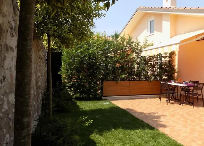 アパート Millyholidays - Lilla - Center - Nearby - Private Garden - Pool *