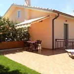 Millyholidays - Lilla - Center - Nearby - Private Garden - Pool * Bardolino
