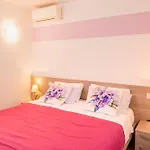 Διαμέρισμα Millyholidays - Lilla - Center - Nearby - Private Garden - Pool Μπαρντολίνο
