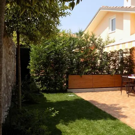 Apartment Millyholidays - Lilla - Center - Nearby - Private Garden - Pool *