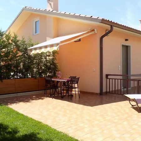 Millyholidays - Lilla - Center - Nearby - Private Garden - Pool * Bardolino