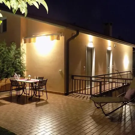 Millyholidays - Lilla - Center - Nearby - Private Garden - Pool Apartment Bardolino