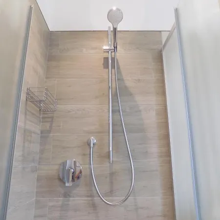 Millyholidays - Lilla - Center - Nearby - Private Garden - Pool Apartment Bardolino