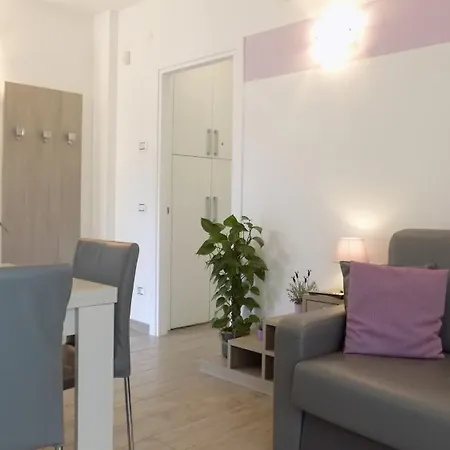 Apartment Millyholidays - Lilla - Center - Nearby - Private Garden - Pool Bardolino