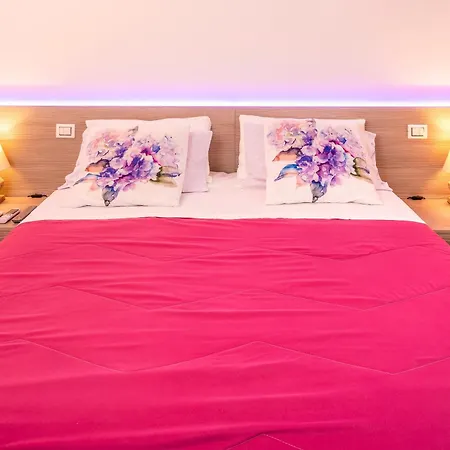 Millyholidays - Lilla - Center - Nearby - Private Garden - Pool *