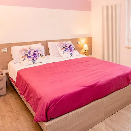 Millyholidays - Lilla - Center - Nearby - Private Garden - Pool Bardolino