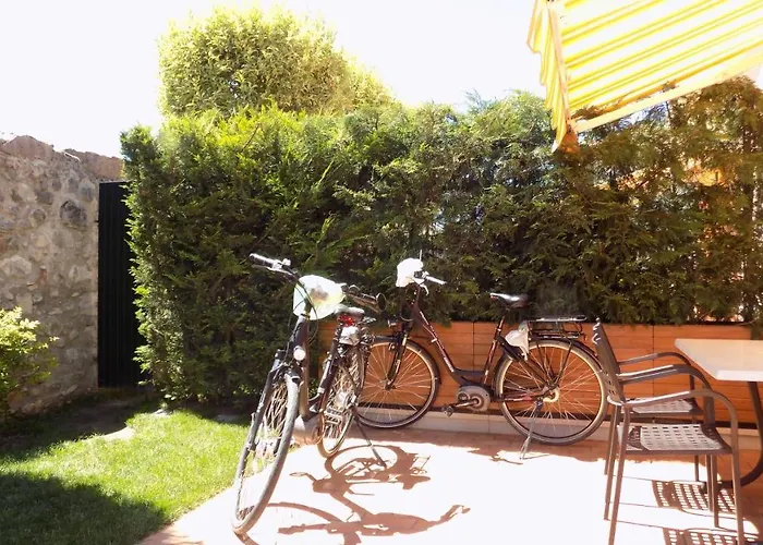 Apartmán Millyholidays - Lilla - Center - Nearby - Private Garden - Pool