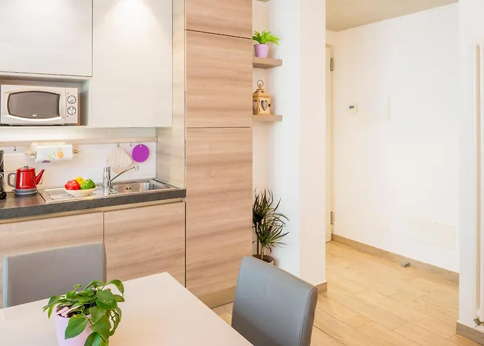 Apartmán Millyholidays - Lilla - Center - Nearby - Private Garden - Pool *