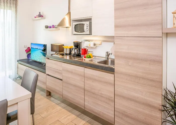 Apartment Millyholidays - Lilla - Center - Nearby - Private Garden - Pool Bardolino