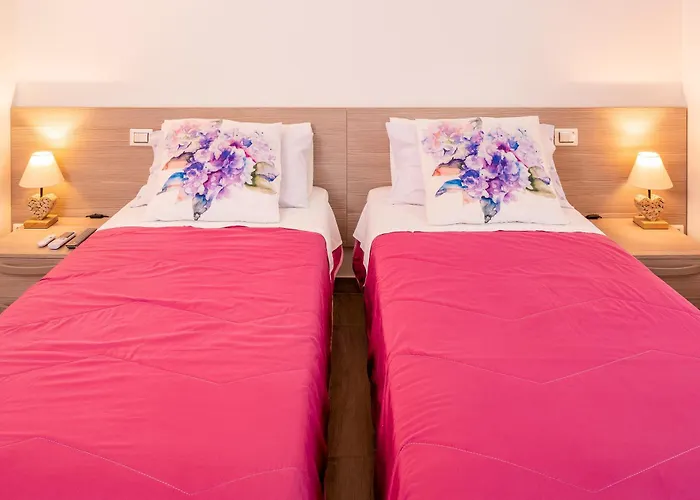 Millyholidays - Lilla - Center - Nearby - Private Garden - Pool Bardolino