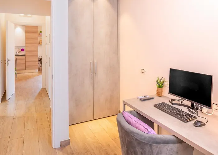 Millyholidays - Lilla - Center - Nearby - Private Garden - Pool Apartment