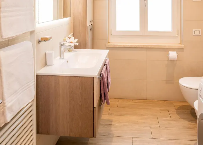 Millyholidays - Lilla - Center - Nearby - Private Garden - Pool Bardolino