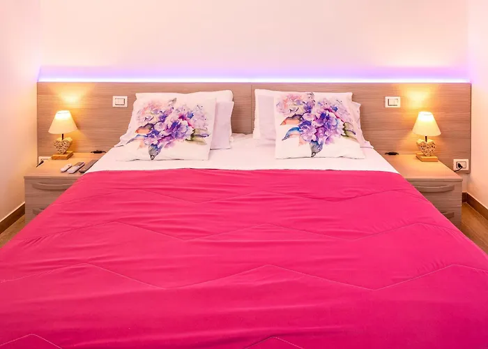 Millyholidays - Lilla - Center - Nearby - Private Garden - Pool *